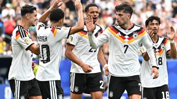 Hasil Piala Dunia 2026: Jerman Libas Curaçao, Jepang Paksa Belanda Berbagi Poin Komparatif.ID, Houston– Jerman tampil perkasa dengan kemenangan telak 7-1 atas Curaçao pada laga pembuka Grup E Piala Dunia 2026, sementara Belanda gagal meraih poin sempurna usai Jepang mencetak gol penyeimbang di menit-menit akhir untuk mengakhiri pertandingan Grup F dengan skor 2-2, Minggu (14/6/2026). Bermain di NRG Stadium, Houston, Jerman langsung mengambil inisiatif sejak menit awal. Tim asuhan Julian Nagelsmann membuka keunggulan cepat pada menit keenam melalui Felix Nmecha. Gol tersebut menjadi gol tercepat yang tercipta di turnamen sejauh ini.