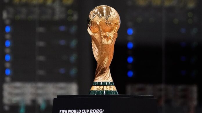 Trofi Piala Dunia Komparaif.ID, Banda Aceh– Pelaku usaha warung kopi di Aceh akhirnya dapat menyelenggarakan nonton bareng (nobar) Piala Dunia 2026 tanpa harus membayar biaya lisensi. Kepastian tersebut disampaikan Lembaga Penyiaran Publik (LPP) TVRI Stasiun Aceh setelah berkoordinasi dengan TVRI Pusat terkait aspirasi yang disampaikan para pelaku usaha warung kopi di daerah tersebut.