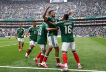 Piala Dunia 2026 Dimulai dengan Drama, Meksiko dan Korsel Sama-sama Menang Komparatif.ID, Meksiko– Pertandingan Grup A Piala Dunia 2026 di Meksiko langsung menghadirkan sejumlah peristiwa penting. Tim nasional Meksiko dan Korea Selatan sama-sama meraih kemenangan pada laga perdana mereka, sementara pertandingan pembuka di Stadion Azteca mencatat rekor baru dengan total tiga kartu merah yang dikeluarkan wasit. Meksiko membuka perjalanan mereka di Piala Dunia 2026 dengan kemenangan 2-0 atas Afrika Selatan di Stadion Azteca, Kota Meksiko pada Jumat (12/6/2026). Tim asuhan Javier Aguirre langsung unggul cepat melalui gol Julián Quiñones pada menit kesembilan. Gol tersebut menjadi gol pertama turnamen sekaligus membawa tuan rumah memimpin sejak awal pertandingan.