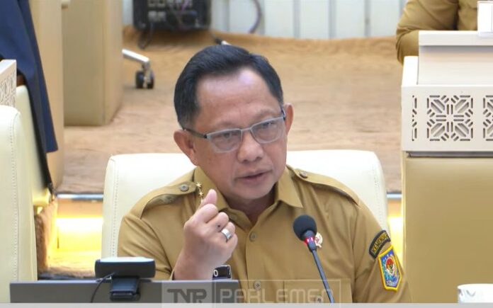 mendagri tito Tito Minta Kepala Daerah Stop Rekrut Honorer Baru