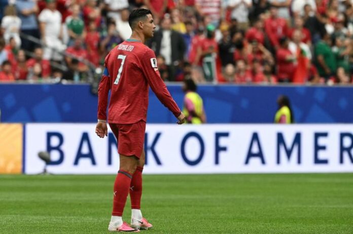 Portugal Tersandung, Inggris Menggila! Drama Warnai Grup K dan L Piala Dunia 2026 Komparatif.ID, Texas– Inggris memulai Piala Dunia 2026 dengan pesta gol, Kolombia tampil agersif, sementara Portugal dan Kroasia justru tersandung pada laga pertama.Hasil ini mewarnai pertandingan pembuka Grup K dan Grup L yang berlangsung pada Kamis (18/6/2026). Portugal yang diunggulkan di Grup K harus puas berbagi angka setelah ditahan Republik Demokratik Kongo dengan skor 1-1 di Houston Stadium, Texas. Tim asuhan Roberto Martínez sebenarnya membuka keunggulan cepat melalui João Neves pada menit keenam.