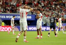 Piala Dunia 2026: AS Tak Tersentuh, Turki Tersingkir Lebih Cepat, Brasil dan Maroko Dekati 32 Besar Piala Dunia 2026: AS Tak Tersentuh, Turki Tersingkir Lebih Cepat, Brasil dan Maroko Dekati 32 Besar Komparatif.ID, Washington– Persaingan menuju babak 32 besar Piala Dunia 2026 mulai menemukan bentuknya. Amerika Serikat menjadi tim terbaru yang memastikan tiket ke fase gugur setelah menaklukkan Australia, sementara Turki dan Haiti harus mengakhiri perjalanan lebih cepat. Di Grup C, Brasil kembali ke jalur kemenangan dan Maroko semakin dekat mengamankan tempat di babak berikutnya usai menundukkan Skotlandia, sabtu (20/6/2026). Amerika Serikat melanjutkan performa impresifnya dengan menundukkan Australia 2-0 dalam pertandingan yang berlangsung di Seattle Stadium, Washington. Tim asuhan Mauricio Pochettino tampil efektif sejak awal dan berhasil memecah kebuntuan pada menit ke-11 melalui gol bunuh diri bek Australia, Cameron Burgess, saat berusaha menghalau umpan silang Folarin Balogun.