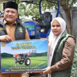 Bupati Bireuen Serahkan Alsintan untuk 5 Brigade Pangan Bupati Mukhlis Serahkan 45 Alsintan ke 5 Brigade Pangan