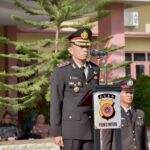 HUT Bhayangkara ke-80, Kapolres Bireuen Tegaskan Komitmen Tingkatkan Pelayanan Publik HUT Bhayangkara ke-80, Kapolres Bireuen Tegaskan Komitmen Tingkatkan Pelayanan Publik Komparatif.ID, Bireuen– Peringatan Hari Ulang Tahun (HUT) Bhayangkara ke-80 di Kabupaten Bireuen menjadi momentum bagi jajaran Kepolisian Resor (Polres) Bireuen untuk menegaskan komitmennya dalam meningkatkan kualitas pelayanan kepada masyarakat. Komitmen tersebut disampaikan langsung oleh Kapolres Bireuen, AKBP Tuschad Cipta Herdani, S.I.K., M.Med.Kom., saat memimpin upacara yang digelar di Lapangan Hijau 97 Wira Pratama Polres Bireuen, Rabu (1/7/2026). Dalam amanat Presiden Republik Indonesia yang dibacakannya, Kapolres menekankan pentingnya penguatan reformasi kelembagaan agar Polri semakin profesional, transparan, dan akuntabel dalam menjalankan tugas. Menurutnya, tantangan yang terus berkembang menuntut seluruh personel kepolisian untuk meningkatkan kapasitas sumber daya manusia, terutama dalam menghadapi perkembangan teknologi dan dinamika keamanan di era digital.