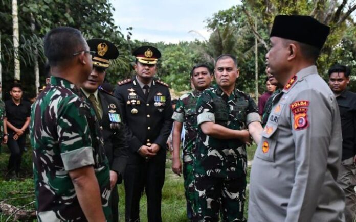 Kapolda dan Pangdam Takziah ke Rumah Pratu Galuh Nugraha