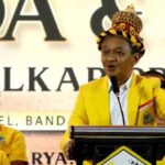 Soal PI Migas Andaman, Bahlil Sebut Bakal Bahas “Setengah Kamar” dengan Mualem Soal PI Migas Andaman, Bahlil Sebut Bakal Bahas "Setengah Kamar" dengan Mualem Menteri Energi dan Sumber Daya Mineral (ESDM) Bahlil Lahadalia. Foto: Ho for Komparatif.ID.