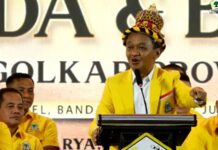 Soal PI Migas Andaman, Bahlil Sebut Bakal Bahas “Setengah Kamar” dengan Mualem Soal PI Migas Andaman, Bahlil Sebut Bakal Bahas "Setengah Kamar" dengan Mualem Menteri Energi dan Sumber Daya Mineral (ESDM) Bahlil Lahadalia. Foto: Ho for Komparatif.ID.