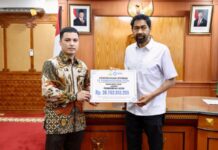 PT PEMA Serahkan Dividen Rp28,7 Miliar kepada Pemerintah Aceh PT PEMA Serahkan Dividen Rp28,7 Miliar kepada Pemerintah Aceh