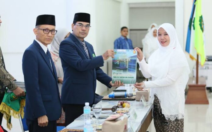 UIN Ar-Raniry Kukuhkan 1.488 Guru Profesional