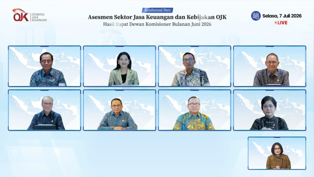 IHSG Anjlok 34 Persen Sepanjang Tahun, OJK Pastikan Keuangan RI Masih Aman Komparatif.ID, Jakarta– Otoritas Jasa Keuangan (OJK) menegaskan bahwa stabilitas sektor jasa keuangan Indonesia masih terjaga meski dunia sedang dibayangi ketidakpastian geopolitik dan tekanan inflasi yang meningkat. Penilaian ini disampaikan dalam siaran pers Rapat Dewan Komisioner Bulanan (RDKB) yang digelar pada Selasa (7/7/2026). Menurut OJK, meredanya ketegangan geopolitik di kawasan Timur Tengah membuat tekanan di pasar energi global berkurang, terlihat dari harga minyak dunia yang kembali mendekati level sebelum konflik terjadi. Meski begitu, OJK mengingatkan bahwa risiko geopolitik belum sepenuhnya hilang karena situasi kawasan tersebut masih rentan terhadap potensi eskalasi baru sewaktu-waktu.