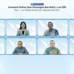 IHSG Anjlok 34 Persen Sepanjang Tahun, OJK Pastikan Keuangan RI Masih Aman IHSG Anjlok 34 Persen Sepanjang Tahun, OJK Pastikan Keuangan RI Masih Aman Komparatif.ID, Jakarta– Otoritas Jasa Keuangan (OJK) menegaskan bahwa stabilitas sektor jasa keuangan Indonesia masih terjaga meski dunia sedang dibayangi ketidakpastian geopolitik dan tekanan inflasi yang meningkat. Penilaian ini disampaikan dalam siaran pers Rapat Dewan Komisioner Bulanan (RDKB) yang digelar pada Selasa (7/7/2026). Menurut OJK, meredanya ketegangan geopolitik di kawasan Timur Tengah membuat tekanan di pasar energi global berkurang, terlihat dari harga minyak dunia yang kembali mendekati level sebelum konflik terjadi. Meski begitu, OJK mengingatkan bahwa risiko geopolitik belum sepenuhnya hilang karena situasi kawasan tersebut masih rentan terhadap potensi eskalasi baru sewaktu-waktu.