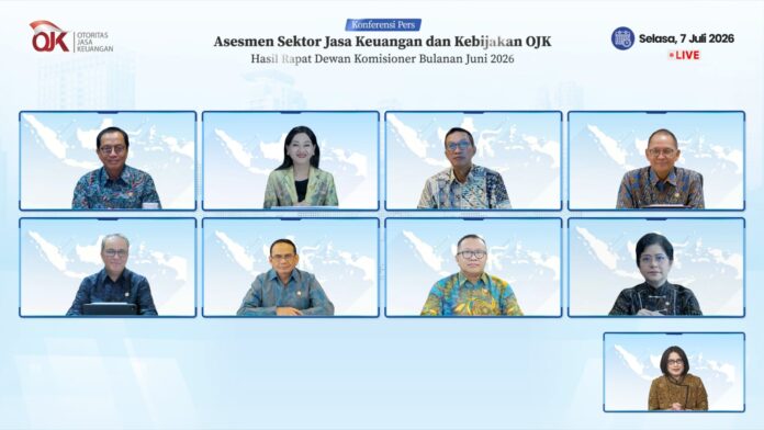 IHSG Anjlok 34 Persen Sepanjang Tahun, OJK Pastikan Keuangan RI Masih Aman Komparatif.ID, Jakarta– Otoritas Jasa Keuangan (OJK) menegaskan bahwa stabilitas sektor jasa keuangan Indonesia masih terjaga meski dunia sedang dibayangi ketidakpastian geopolitik dan tekanan inflasi yang meningkat. Penilaian ini disampaikan dalam siaran pers Rapat Dewan Komisioner Bulanan (RDKB) yang digelar pada Selasa (7/7/2026). Menurut OJK, meredanya ketegangan geopolitik di kawasan Timur Tengah membuat tekanan di pasar energi global berkurang, terlihat dari harga minyak dunia yang kembali mendekati level sebelum konflik terjadi. Meski begitu, OJK mengingatkan bahwa risiko geopolitik belum sepenuhnya hilang karena situasi kawasan tersebut masih rentan terhadap potensi eskalasi baru sewaktu-waktu.