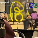 Sepasang Laki-Laki Suap-Suapan di Sebuah Kafe di Banda Aceh sepasang laki-laki suap-suapan di banda aceh