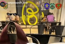 Sepasang Laki-Laki Suap-Suapan di Sebuah Kafe di Banda Aceh sepasang laki-laki suap-suapan di banda aceh