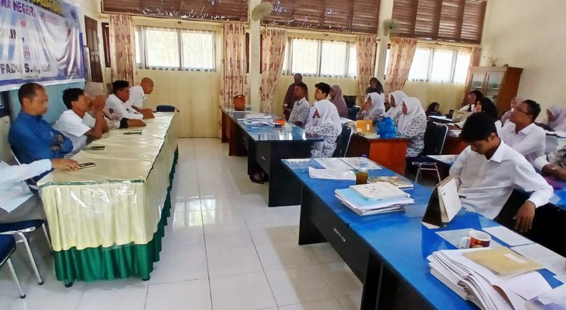 Temui Kacabdin, OSIS SMAN 1 Peudada Keluhkan Kebijakan Kepala Sekolah