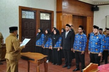 Bupati Sarjani Lantik 17 Pejabat di Lingkungan Pemkab Pidie