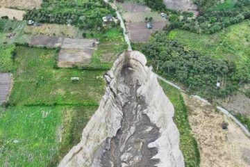 sinkhole pondok balik