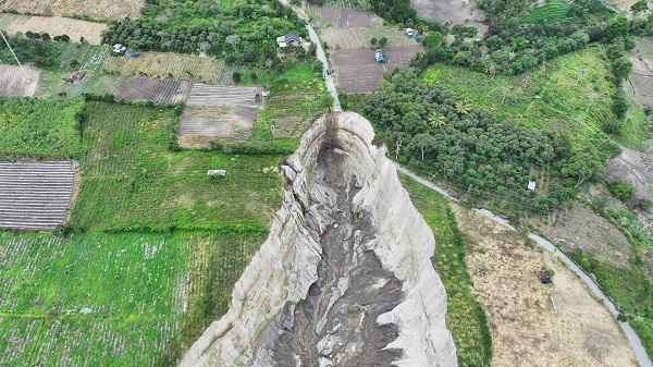 sinkhole pondok balik