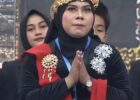 Akademia, Susanah, dan Bahaya Menjadikan Orang Kecil sebagai Simbol Ada kisah tentang dunia akademik yang belakangan membuat saya kembali berpikir tentang bagaimana seseorang bisa diangkat menjadi simbol, lalu dijatuhkan ketika simbol itu tidak lagi sesuai dengan harapan. Kisah itu bermula dari Jason Arday, profesor Sosiologi dari Universitas Cambridge. Arday dikenal sebagai profesor termuda yang pernah diangkat oleh Cambridge. Ia juga merupakan seorang akademisi kulit hitam yang berasal dari kawasan miskin di London Selatan. Kisah hidupnya mudah dijadikan cerita inspiratif. Seorang anak dari lingkungan miskin berhasil mencapai salah satu institusi pendidikan paling bergengsi di dunia. Cerita semacam ini dengan mudah berubah menjadi pesan bahwa siapa pun bisa berhasil selama bekerja keras dan memiliki semangat untuk menjadi pemenang.