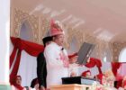 HUT ke-81 RI di Bireuen, Bupati Mukhlis Pimpin Langsung Pengibaran Bendera Komparatif.ID, Bireuen– Merah Putih berkibar di Ruang Terbuka Hijau (RTH) Cot Gapu Bireuen, Senin (17/8/2026), dalam upacara peringatan HUT ke-81 Kemerdekaan Republik Indonesia. Bupati Bireuen Ir. Mukhlis, S.T. memimpin langsung upacara tersebut sebagai Inspektur Upacara. Upacara yang dimulai pada pukul 08.30 WIB tersebut berlangsung khidmat, tertib, dan lancar. Bupati Bireuen bertindak sebagai Inspektur Upacara. Sementara itu, Lettu Inf Andi Adianto Yudha Prawira, S.Tr (Han) dipercaya sebagai Komandan Upacara dan Kapten ARH M. Agus Apriansyah sebagai Perwira Upacara.