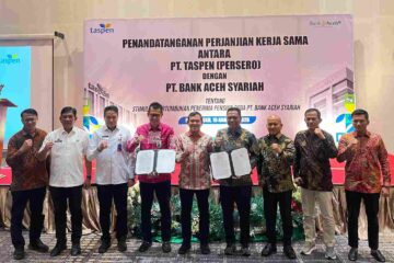 Bank Aceh dan TASPEN Perkuat Kerja Sama Pengelolaan Dana Pensiun ASN Komparatif.ID, Banda Aceh– PT Bank Aceh Syariah dan PT TASPEN (Persero) memperkuat kerja sama dalam pengelolaan dan pengembangan layanan dana pensiun bagi aparatur sipil negara (ASN) di Aceh. Penguatan kerja sama tersebut ditandai dengan penandatanganan Perjanjian Kerja Sama (PKS) tentang Stimulasi Pertumbuhan Dana Pensiun pada Bank Aceh. Penandatanganan PKS berlangsung di Ballroom Hotel The Pade, Aceh Besar, Rabu (19/8/2026). Kegiatan tersebut turut dihadiri Wakil Gubernur Aceh Fadhlullah.