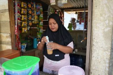 Bangkit dari Puing Bencana, Usaha Mikro Mayasari Tuai Pujian Ketua Satgas PRR