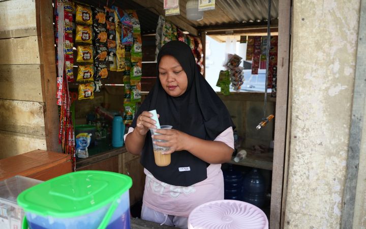 Bangkit dari Puing Bencana, Usaha Mikro Mayasari Tuai Pujian Ketua Satgas PRR