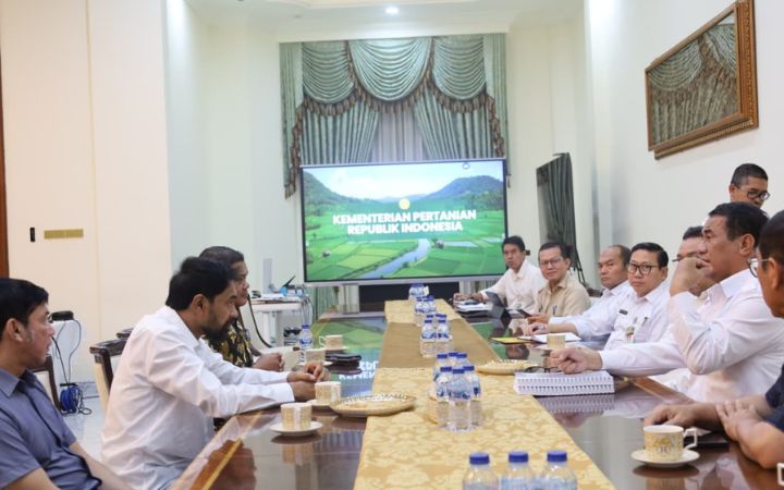 Mualem dan Mentan Amran Bahas Pemulihan Lahan Pertanian di Aceh