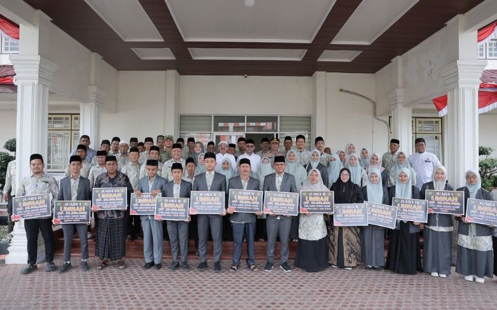 Bupati Pidie Beri Bonus Umrah untuk Kafilah Berprestasi di MTQ Aceh 2025