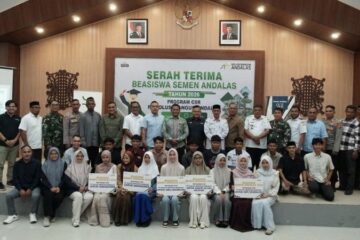 300 Pelajar dan Mahasiswa Aceh Besar Terima Beasiswa Semen Andalas