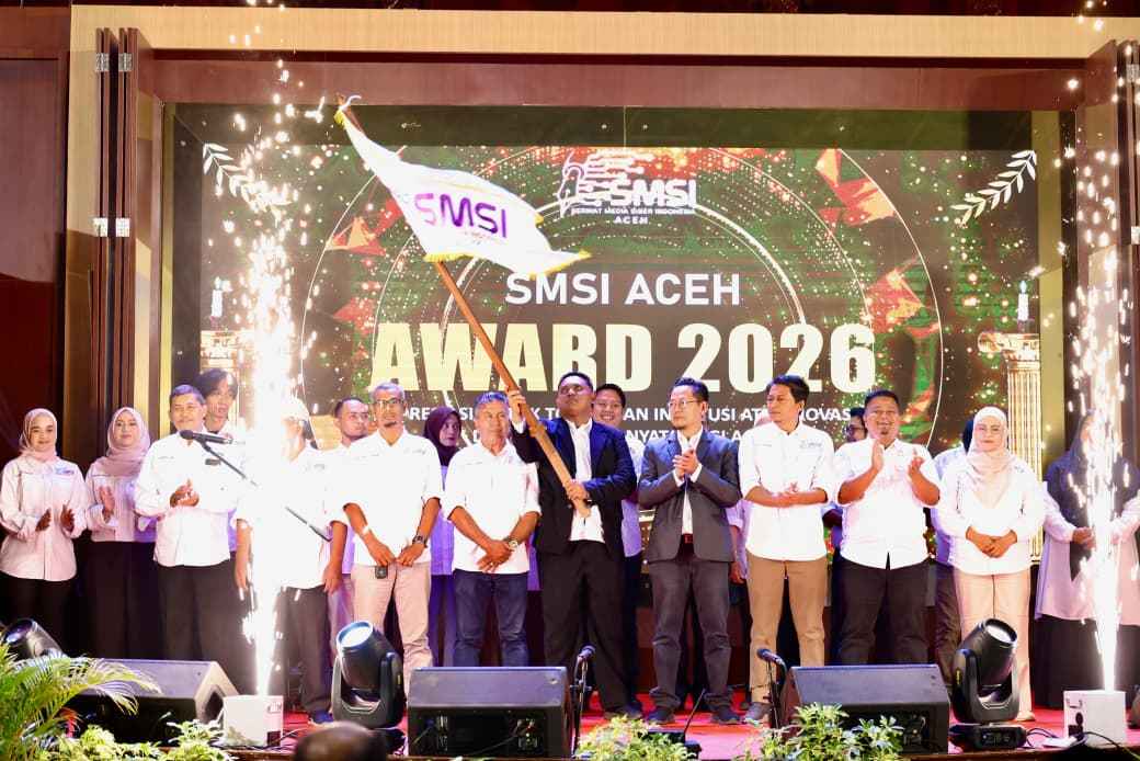 Aldin NL Pimpin SMSI Aceh 2026-2030, Pengurus Baru Resmi Dikukuhkan di Banda Aceh Komparatif.ID, Banda Aceh– Jurnalis senior Aldin NL dan Reza Gunawan resmi memimpin Serikat Media Siber Indonesia (SMSI) Provinsi Aceh periode 2026-2030. Aldin NL dipercaya sebagai Ketua, sedangkan Reza Gunawan ditunjuk sebagai Sekretaris. Aldin NL merupakan Direktur Utama PT Waspada Aceh Indonesia sekaligus jurnalis Waspada Aceh. Sementara Reza Gunawan menjabat Direktur Utama PT Media Aceh Online dan Redaktur/Pelaksana Media Aceh Online. Pengangkatan tersebut tertuang dalam Keputusan Pengurus Pusat Serikat Media Siber Indonesia (SMSI) Nomor 073/KPTS/SMSI-PUSAT/IX/2026 tentang Pengesahan dan Pengangkatan Pengurus Serikat Media Siber Indonesia (SMSI) Provinsi Aceh Masa Bakti 2026-2030. Pengukuhan pengurus SMSI Aceh dilakukan Ketua Umum SMSI Pusat, Firdaus, di Anjong Mon Mata, Banda Aceh, Sabtu (5/9/2026) malam.