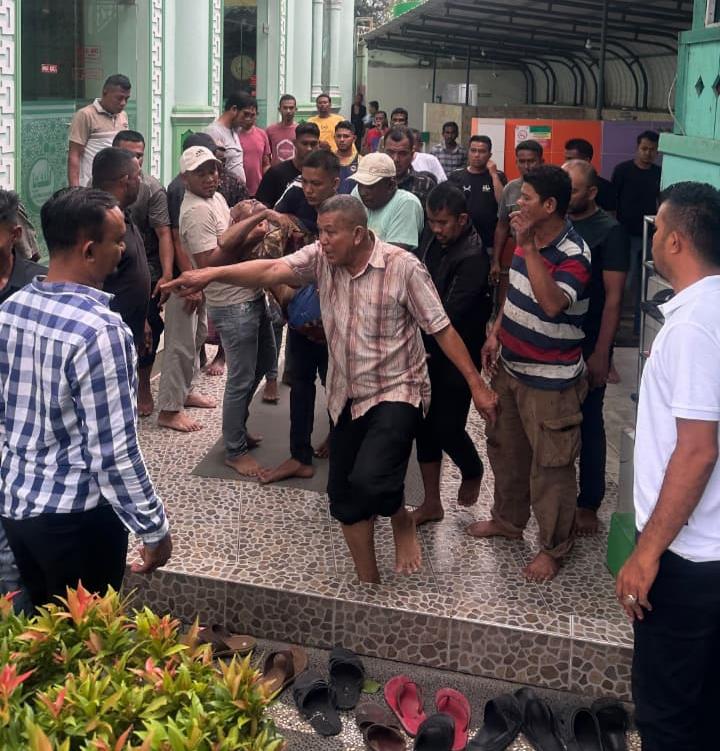 Pria 63 Tahun Asal Pidie Ditemukan Meninggal di Toilet Masjid Al-Muttaqin Peunayong Komparatif.ID, Banda Aceh– Seorang pria berusia 63 tahun ditemukan meninggal dunia di kamar mandi Toilet Nomor 3 Masjid Al-Muttaqin, Gampong Peunayong, Kecamatan Kuta Alam, Kota Banda Aceh, Jumat (11/9/2026) sore. Pria tersebut diketahui bernama Mukhtar Muhammad, warga Gampong Tgk Di Laweung, Kecamatan Muara Tiga, Kabupaten Pidie. Sehari-hari, korban bekerja sebagai nelayan.