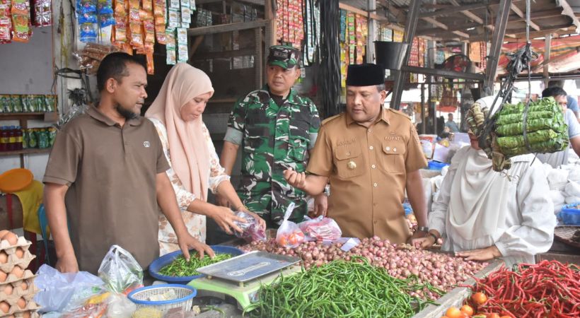Bupati Bireuen Cek Harga Sembako di Pasar Induk Cureh