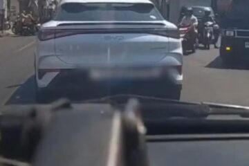 Lansia 79 Tahun Pengemudi BYD Selion 7 Halangi Ambulans di Solo