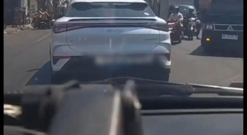 Lansia 79 Tahun Pengemudi BYD Selion 7 Halangi Ambulans di Solo