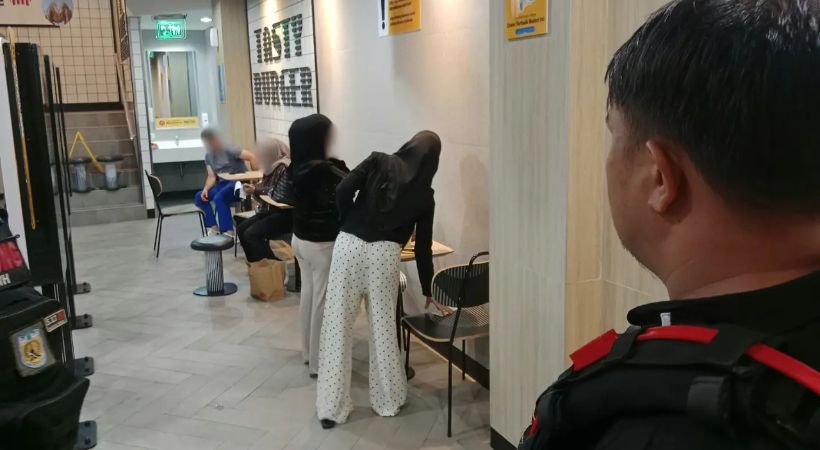 Mangkal di Depan Ayam Waralaba, Polisi Syariah Tertibkan Wanita Malam di Banda Aceh