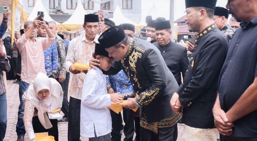 Peringatan HUT Bireuen: Bupati Mukhlis Santuni 200 Anak Yatim