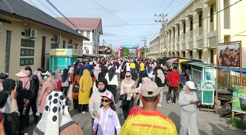 Ribuan Masyarakat Padati Jalan Santai HUT ke-27 Bireuen