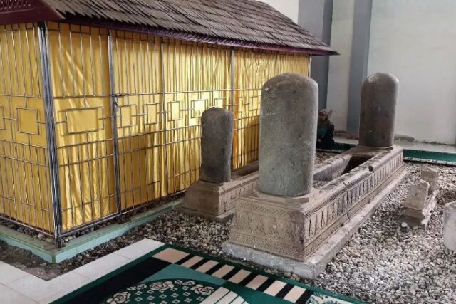 Menyusuri Kompleks Makam Syiah Kuala