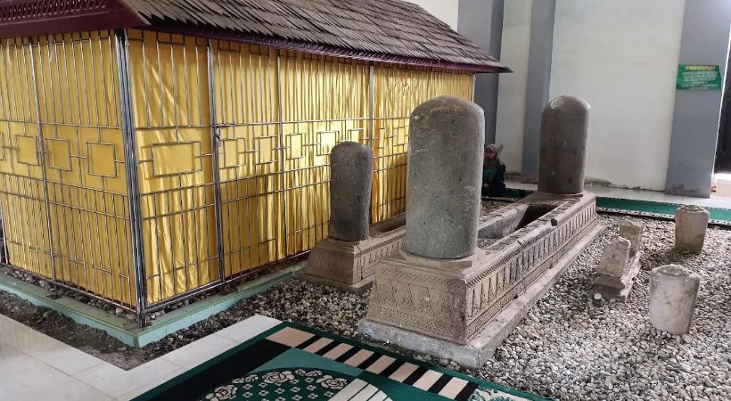 Menyusuri Kompleks Makam Syiah Kuala