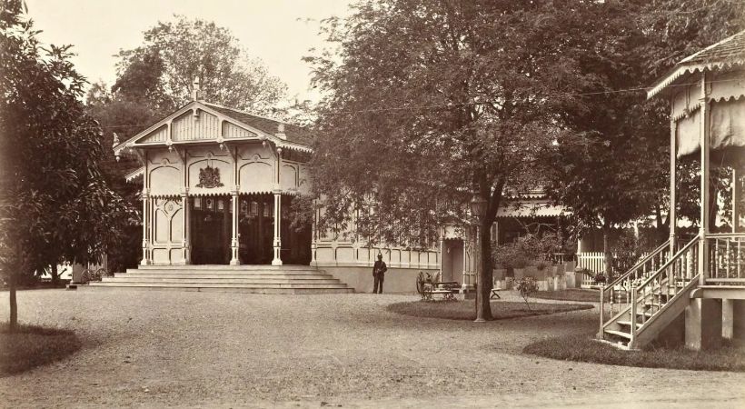 Meuligoe Gubernur Aceh di era kolonial Belanda. Saat itu bangunan ini difungsikan sebagai kediaman Residen Belanda. Foto: HO for Komparatif.ID.