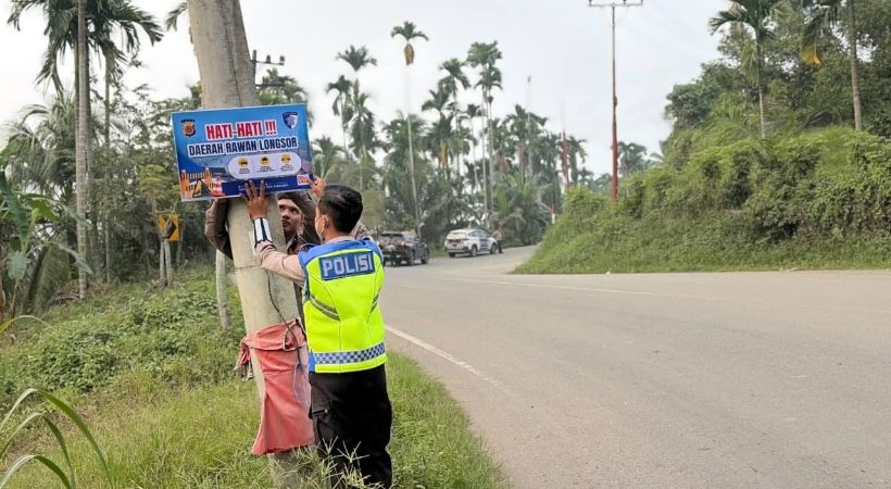 Polres Pasang Pamflet di Titik Rawan Longsor Jalur Bireuen–Takengon