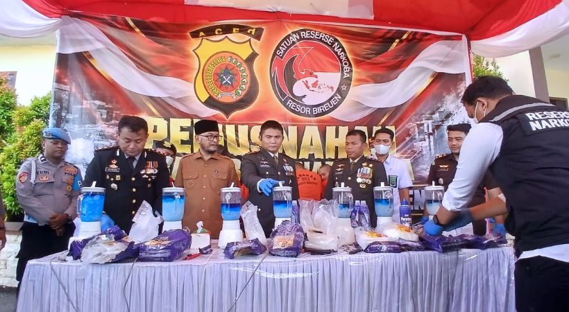 Polres Bireuen Musnahkan 10,5 Kg Sabu dan 19,3 Kg Ganja