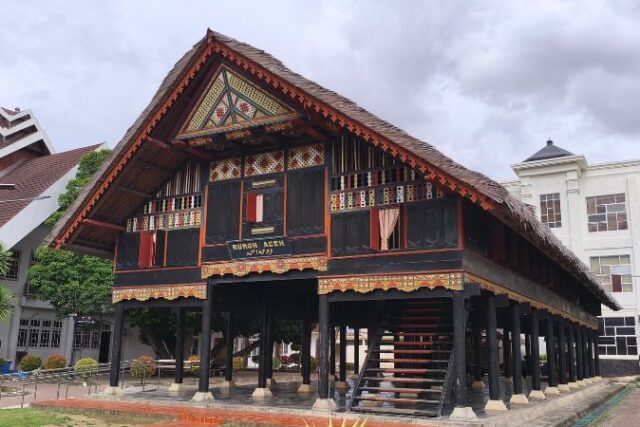 Menelusuri Rumoh Aceh: Rumah Tanpa Paku yang Pernah Juara di Pameran Kolonial