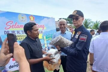 Temui Nelayan di Jeunieb, TA Khalid Jelaskan Mengapa Usulan Bantuan Bisa Mandek