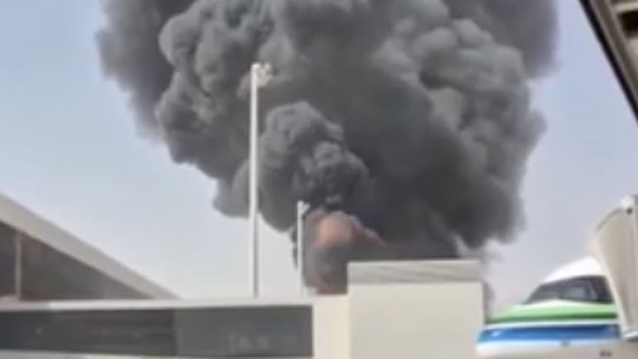 milisi houthi serang Bandara Riyadh.