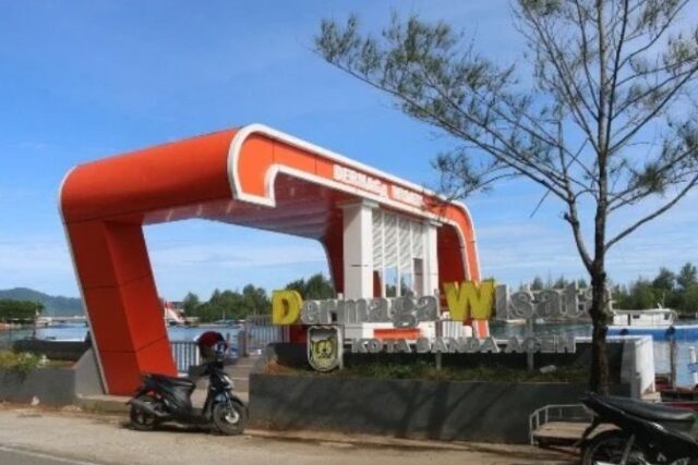 Menikmati Sunset di Dermaga Wisata Ulee Lheue Banda Aceh