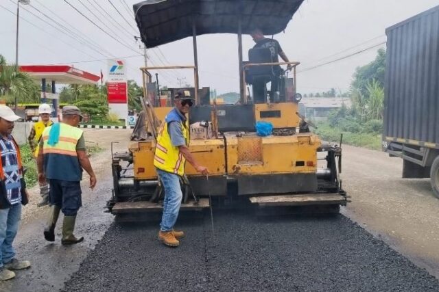 Adhi Karya Tinggikan Grade Jalan Nasional di Peudada, Diperkuat 4 Lapis