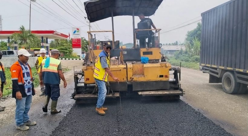 Adhi Karya Tinggikan Grade Jalan Nasional di Peudada, Diperkuat 4 Lapis