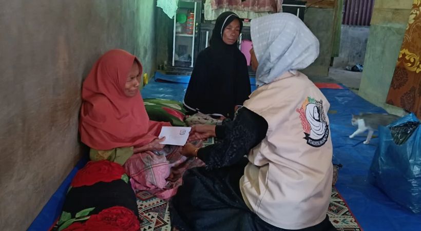 KIA Bireuen Salurkan Bantuan untuk 2 Janda di Peudada